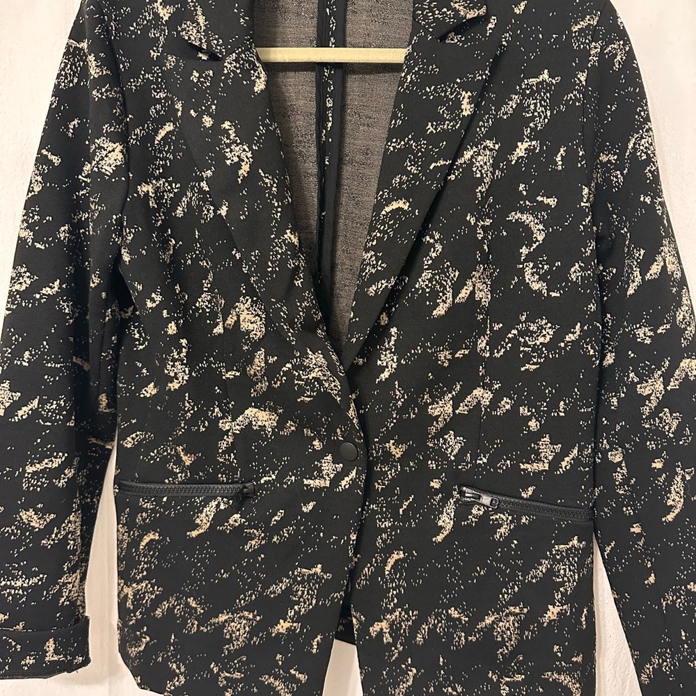 Elliott Lauren Black and Gold Patterned Blazer